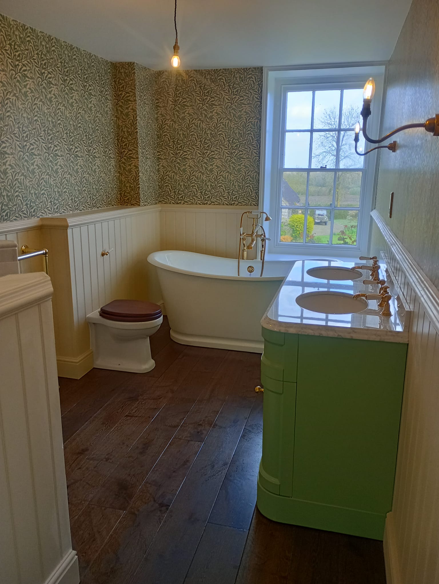 Bathroom with a garden-view sash window