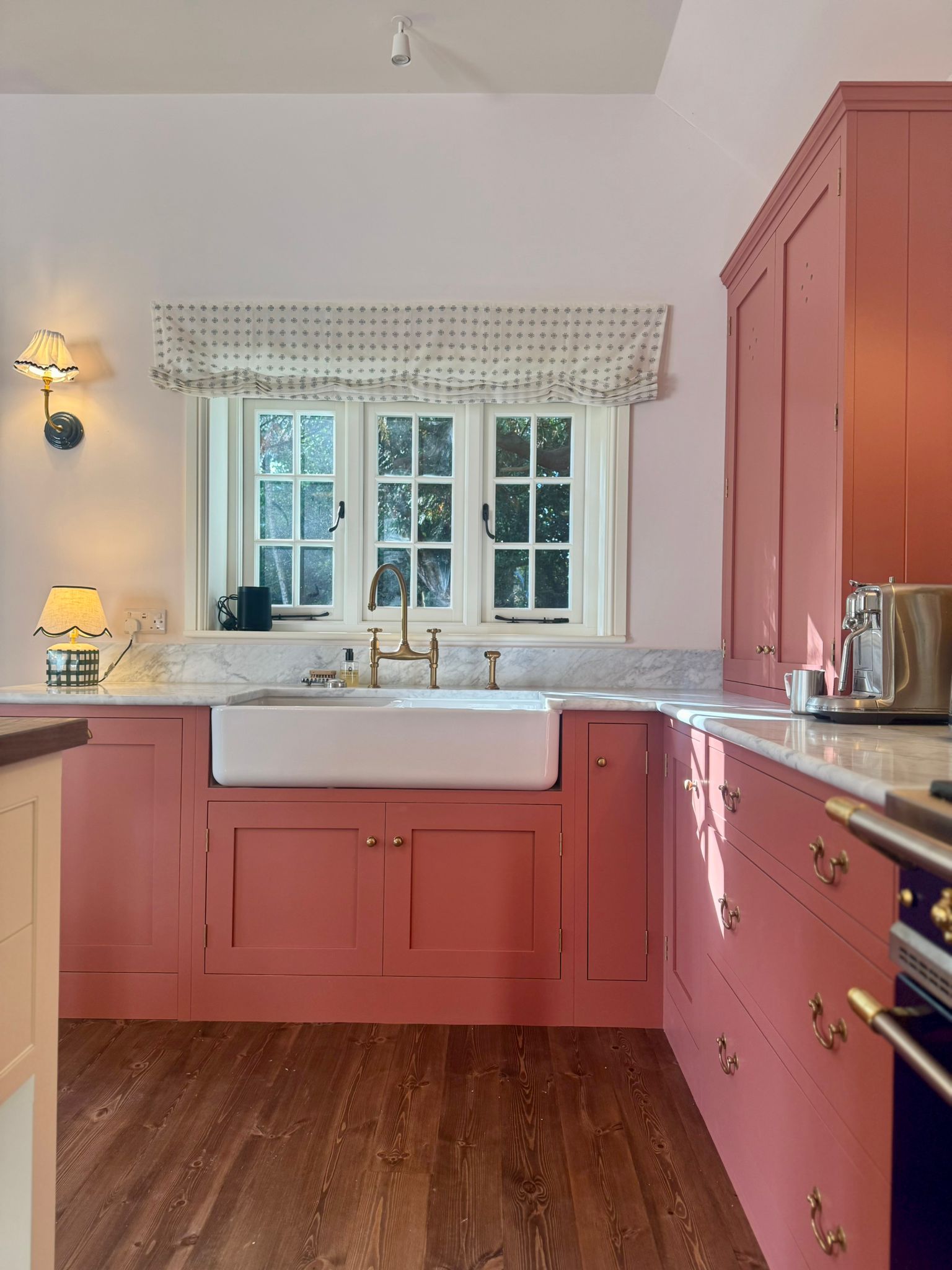 Farmhouse sink with brass taps and marble worktop